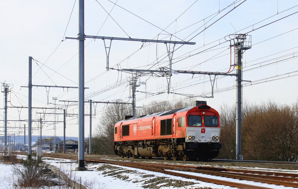 Die Class 66 DE6312  Alix  von Crossrail fhrt als Lokzug nach Aachen-West. Aufgenommen in Montzen-Gare(B) bei schnem Winterwetter am 10.2.2013.