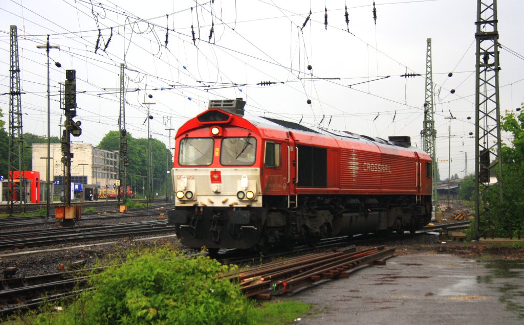 Die Class 66 DE6312  Alix  von Crossrail rangiert in Aachen-West bei Regenwetter am Abend vom 29.5.2013. 