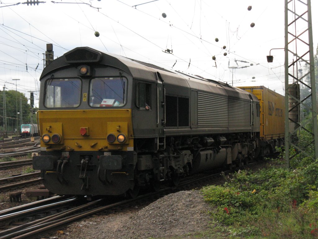 Die Class 66 fhrt mit einem Containerzug von Aachen-West nach Montzen/Belgien 26.9.2010