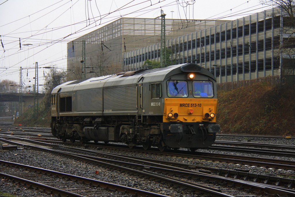 Die Class 66 MRCE 513-10 von DLC Railways rangiert in Aachen-West bei Nieselregen am 28.12.2011.