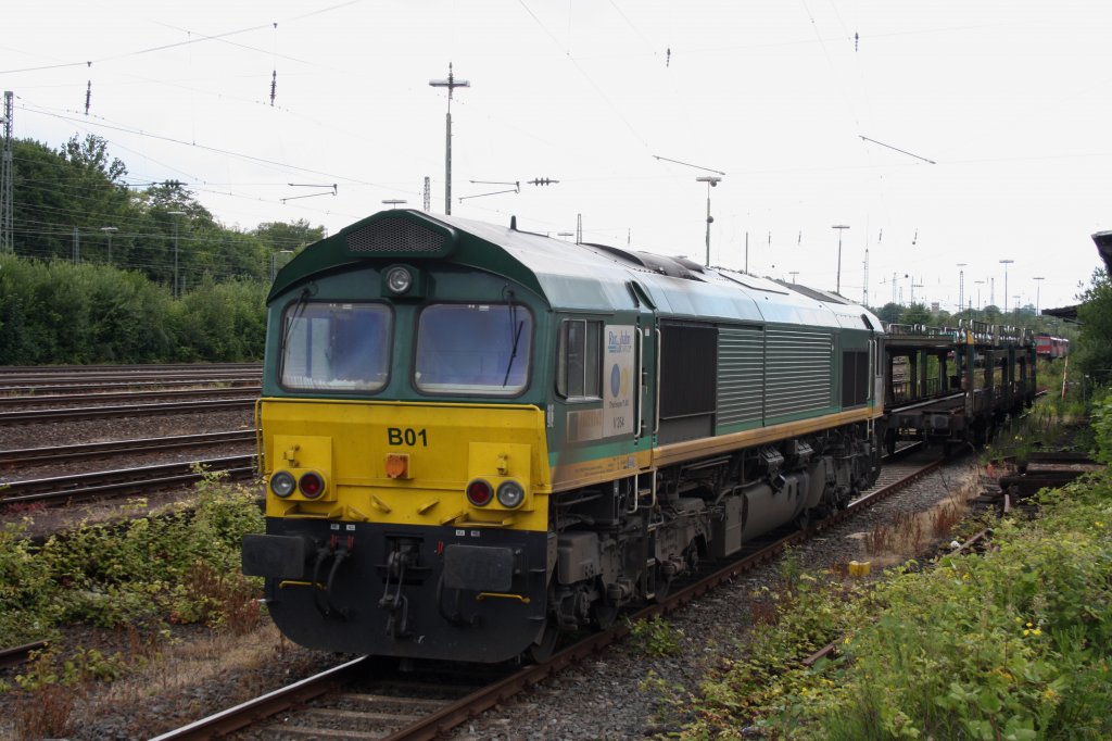 Die Class 66 PB01 von Ascendos Rail Leasing  und der Rurtalbahn steht abgestellt am der Rampe vom Aachener-Westbahnhof bei Sonne.
11.6.2011