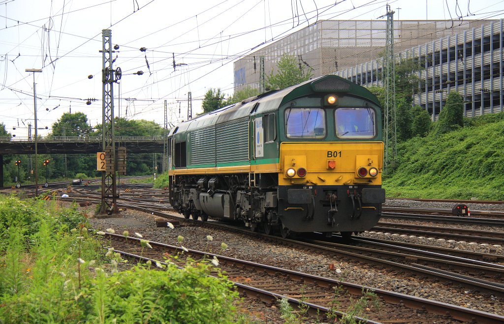 Die Class 66 PB01 von der Rurtalbahn rangiert in Aachen-West in der Abendstimmung am 17.7.2012.