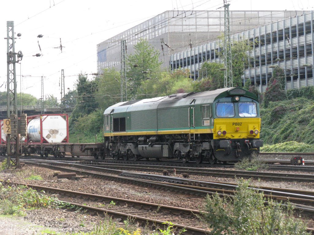 Die Class 66 PB02 von Ascendos Rail Leasing kommt mit einem Containerzug aus Belgien und fhrt in Aachen-West ein 18.9.2010