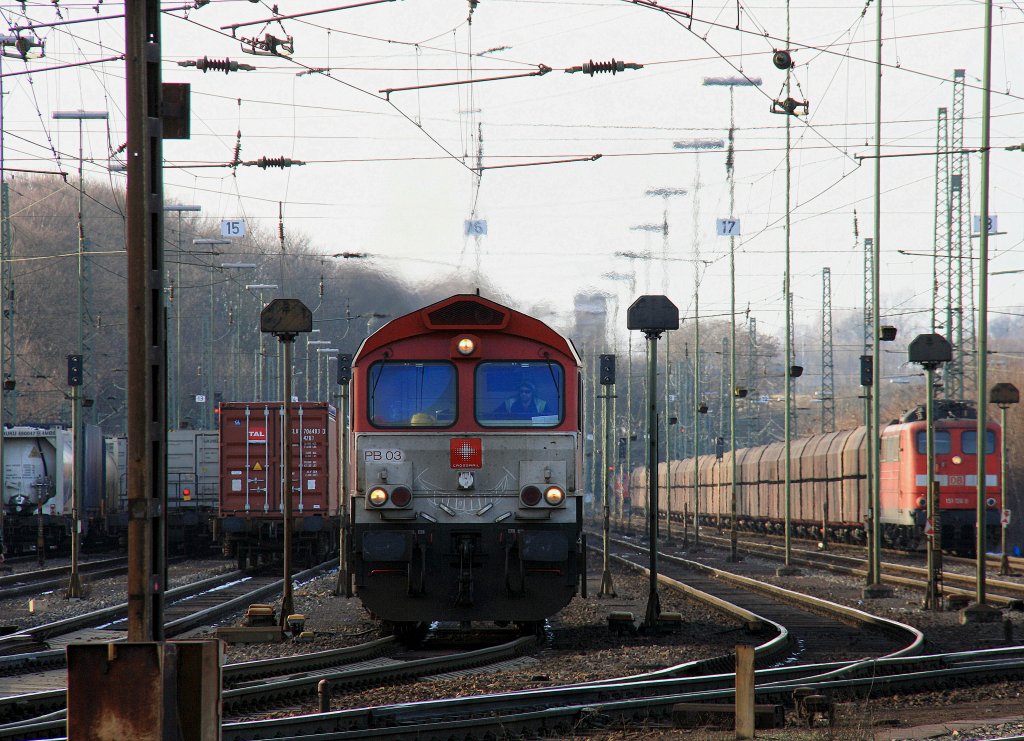 Die Class 66 PB03  Mireille  von Crossrail rangiert in Aachen-West bei Sonne am Rosenmontag 20.2.2012.