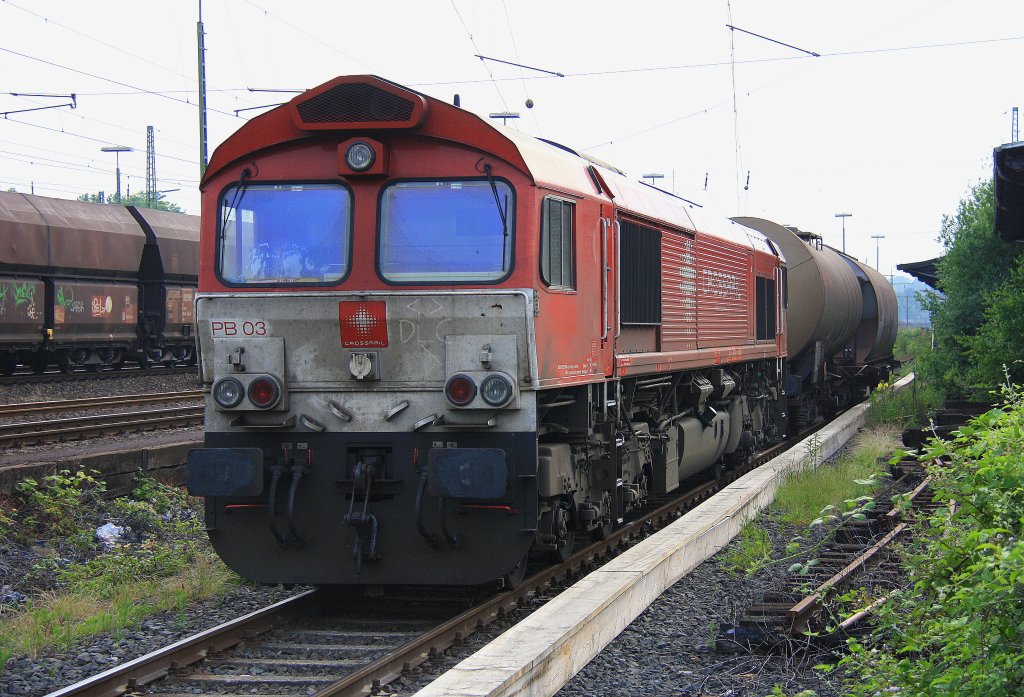 Die Class 66 PB03  Mireille  von Crossrail steht abgestellt an der Laderampe in Aachen-West bei Sonne und Wolken am 19.6.2012.