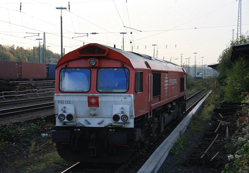 Die Class 66 PB03  Mireille  von Crossrail steht in Aachen-West an der Laderampe in der Abenddmmerung am 23.10.2012.