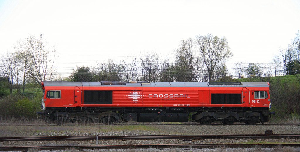 Die Class 66 PB12  Marleen  von Crossrail steht abgestellt in Montzen-Gare(B) bei Aprilwetter am 21.4.2012. 
