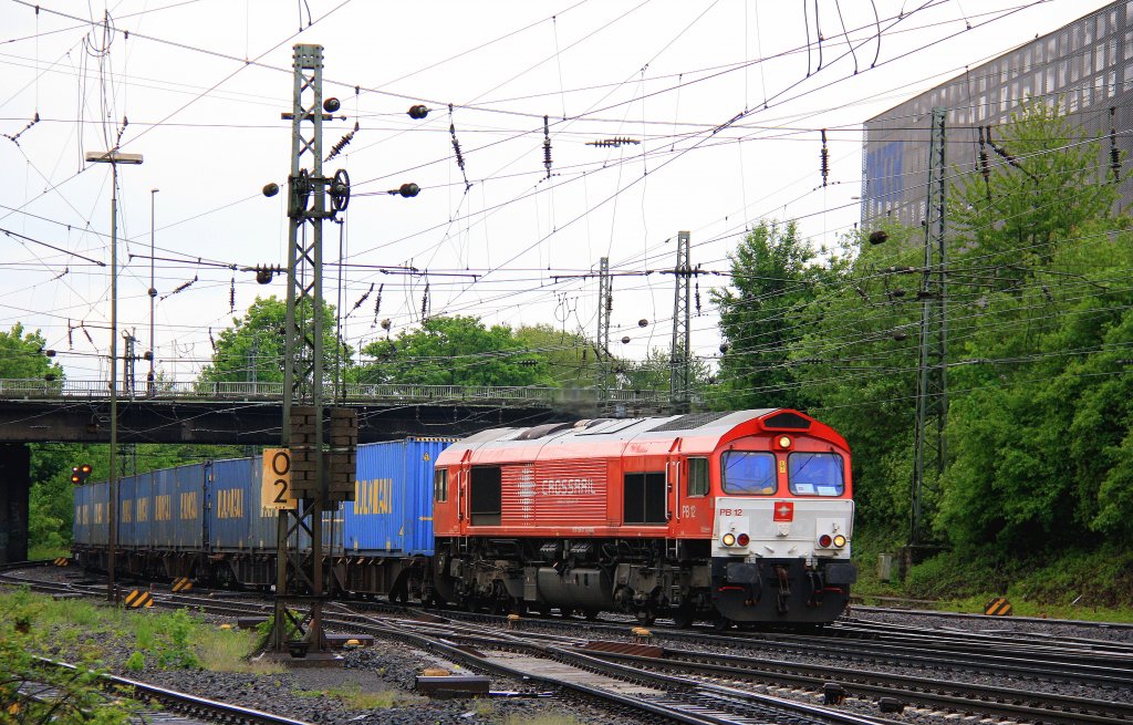 Die Class 66 PB12  Marleen  von Crossrail kommt mit einem Bulkhaul-Ganzzug aus Zeebrugge-Ramskapelle(B) nach  Melzo(I) und f�hrt in Aachen-West ein bei Wolken am 15.5.2012.