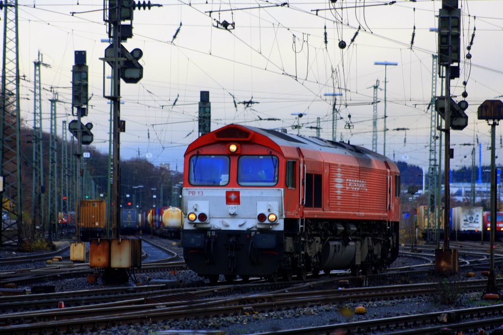 Die Class 66 PB13  Ilse  von Crossrail rangiert in Aachen-West.
3.12.2011