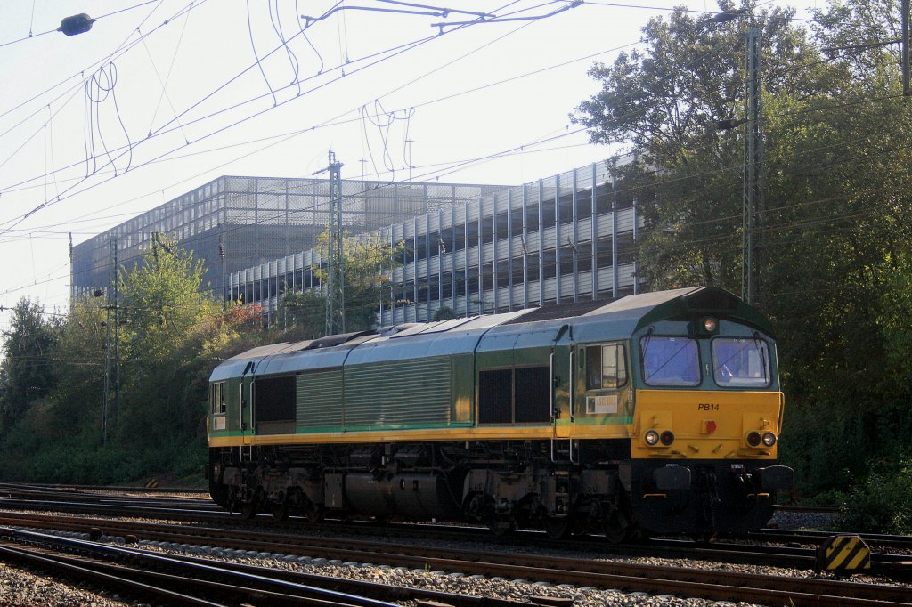 Die Class 66 PB14 von Ascendos Rail Leasing kommt als Lokzug aus  Montzen(B) und fhrt in Aachen-West ein bei Sommerwetter.
1.10.2011