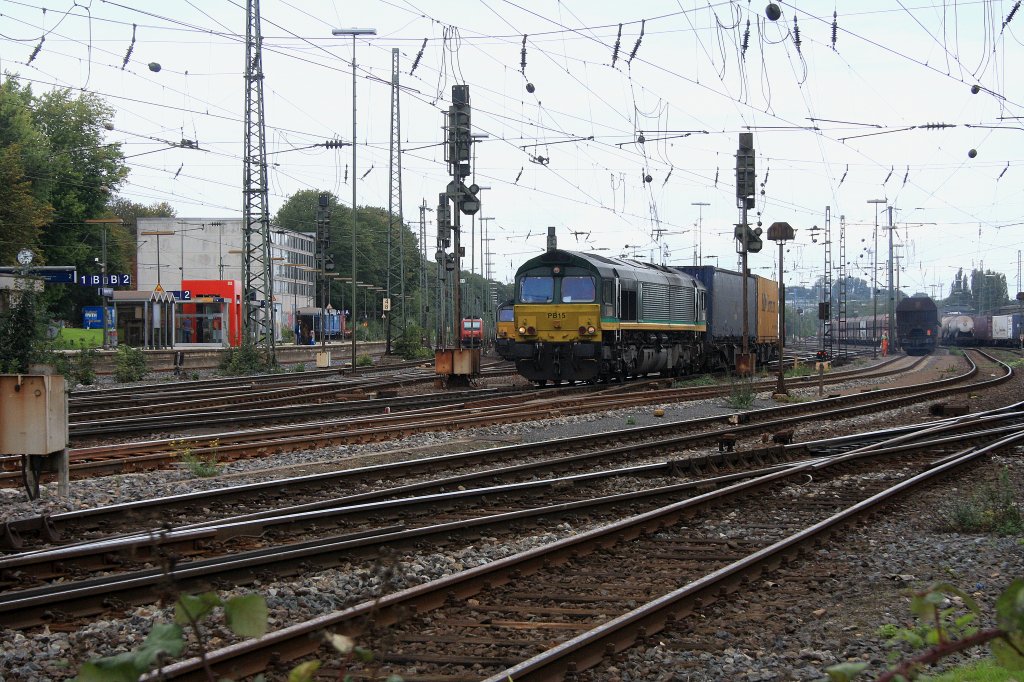 Die Class 66 PB15 von Ascendos Rail Leasing f�hrt mit einem Containerzug von Aachen-West nach Belgien bei Wolken.
11.9.2011
