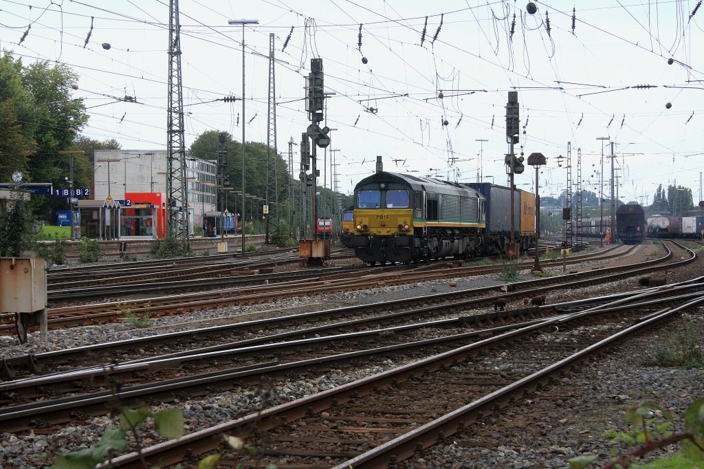 Die Class 66 PB15 von Ascendos Rail Leasing fhrt mit einem Containerzug von Aachen-West nach Belgien bei Wolken.
11.9.2011
