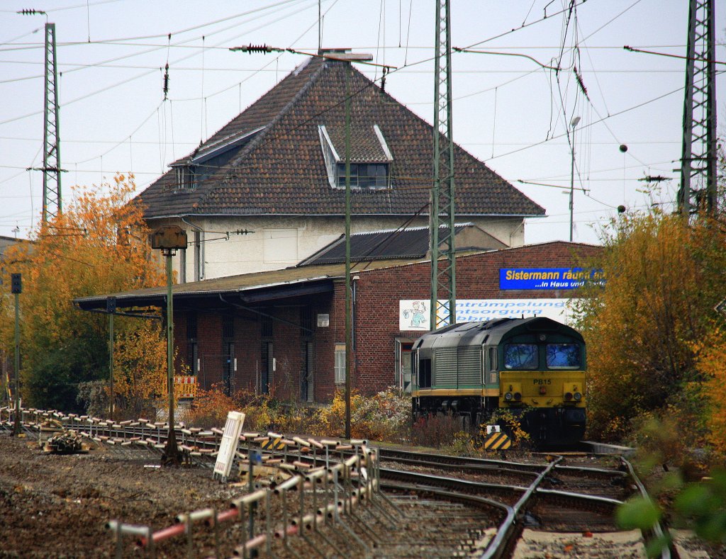 Die Class 66 PB15 von Railtraxx BVBA steht auf dem abstellgleis in Aachen-West bei bei Wolken am 17.11.2012.