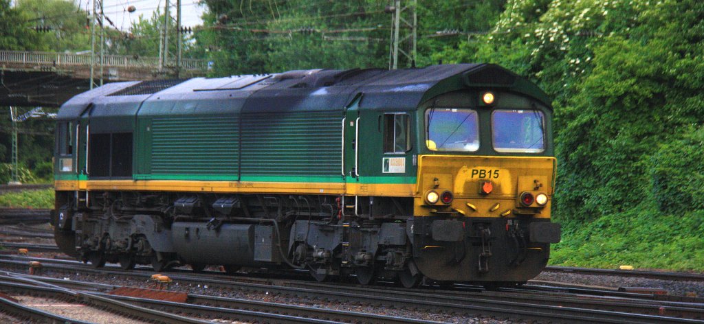 Die Class 66 PB15 von Railtraxx BVBA kommt als Lokzug aus Montzen(B) und fhrt in Aachen-West ein bei bei Regen und Gewitter am Abend vom 20.6.2013