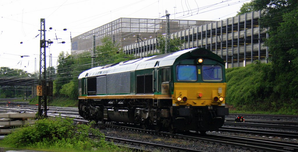 Die Class 66 V266/PB10 von der Rurtalbahn-Cargo  als Lokzug aus Montzen(B) und fhrt in Aachen-West ein bei Regenwetter am Abend vom 28.5.2013.