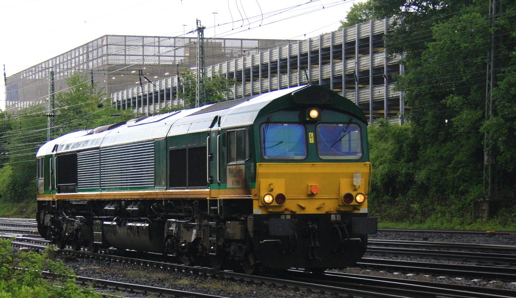 Die Class 66 V266/PB10 von der Rurtalbahn-Cargo als Lokzug aus Montzen(B) und fhrt in Aachen-West ein bei Regenwetter am Abend vom 28.5.2013.