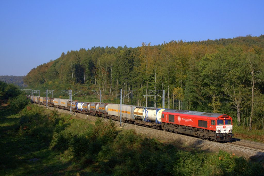Die Class66 PB12 fuhr am 01.10.2011 ihren Gterzug von Aachen West nach Montzen durch den Preuswald bei Gemmenich.