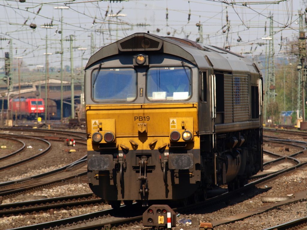 Die Class66 PB19 von DLC beim Rangieren am 23.04.2010 in Aachen West