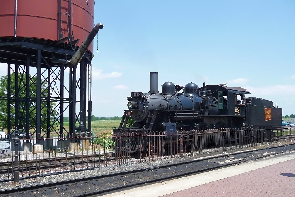 Die CN 89 der Strasburg Railroad setzt um an das andere Ende des Zuges (02.06.09)
