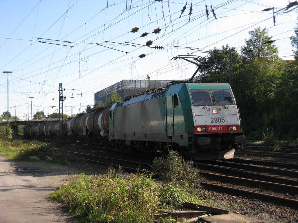 Die Cobra 2805 kommt mit einem gemischter G�terzug aus K�ln-Gremberg f�hrt in Aachen-West ein. 
3.10.2010