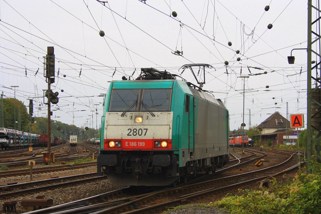 Die Cobra 2807 rangiert in Aachen-West bei Herbstwetter.
9.10.2011