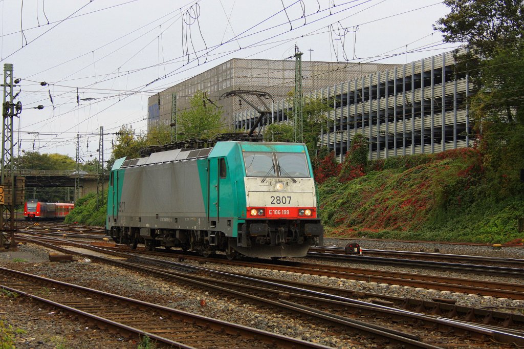 Die Cobra 2807 rangiert in Aachen-West bei Herbstwetter.
9.10.2011