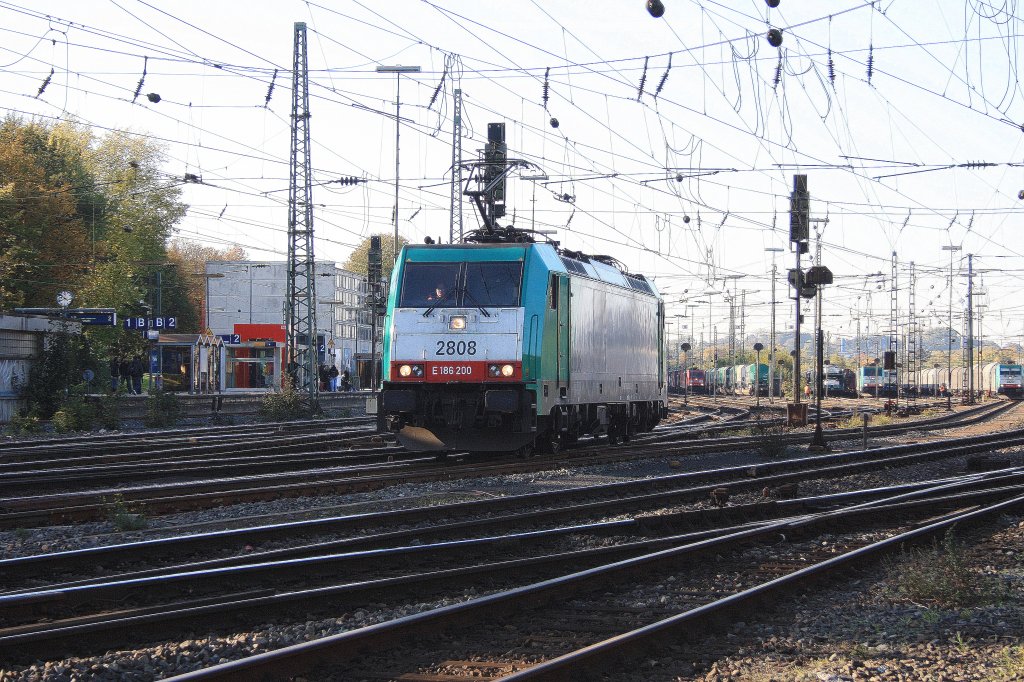 Die Cobra 2808 rangiert in Aachen-West bei schnem Herbstwetter.
22.10.2011