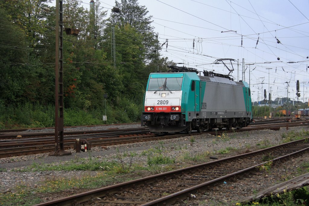 Die Cobra 2809 rangiert in Aachen-West bei Wolken.
18.9.2011