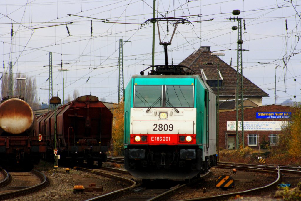 Die Cobra 2809 rangiert in Aachen-West.
27.11.2011