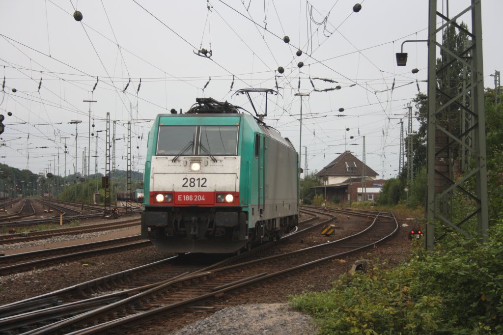 Die Cobra 2812 rangiert in Aachen-West bei Wolken.
4.8.2011