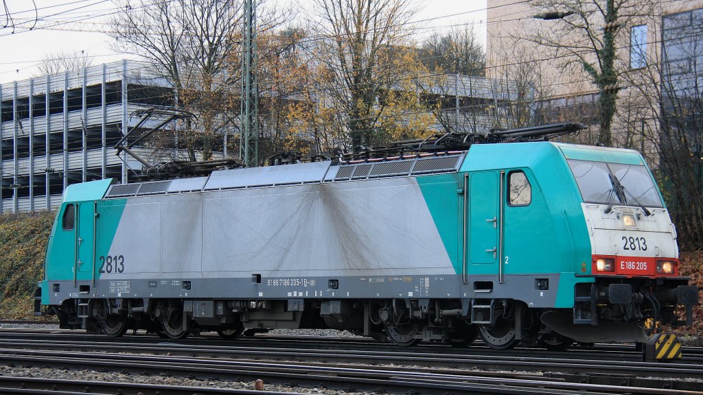 Die Cobra 2813 rangiert in Aachen-West bei Kalten 3 Grad am 2.12.2012.