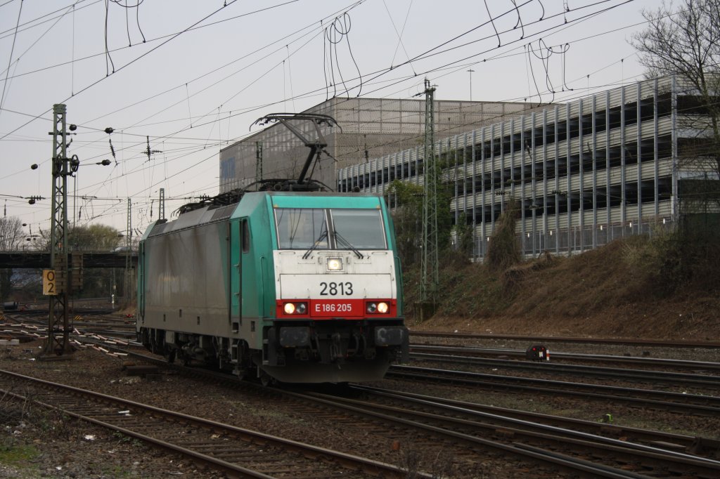 Die Cobra 2813 rangiert in Aachen-West.
26.3.2011