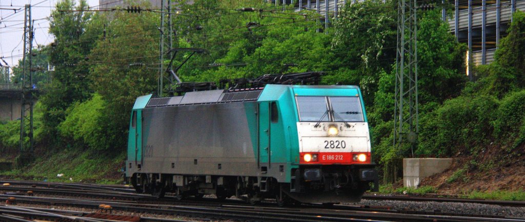 Die Cobra 2820 rangiert in Aachen-West in der Abendstimung am 17.5.2013.