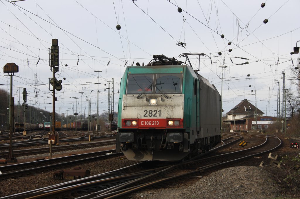 Die Cobra 2821 rangiert in Aachen-West.
13.2.2011