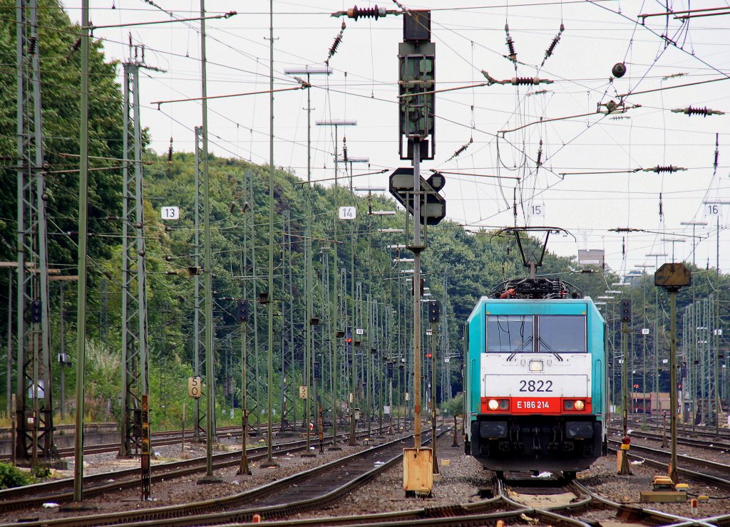 Die Cobra 2822 rangiert in Aachen-West bei Wolken am 23.9.2012.