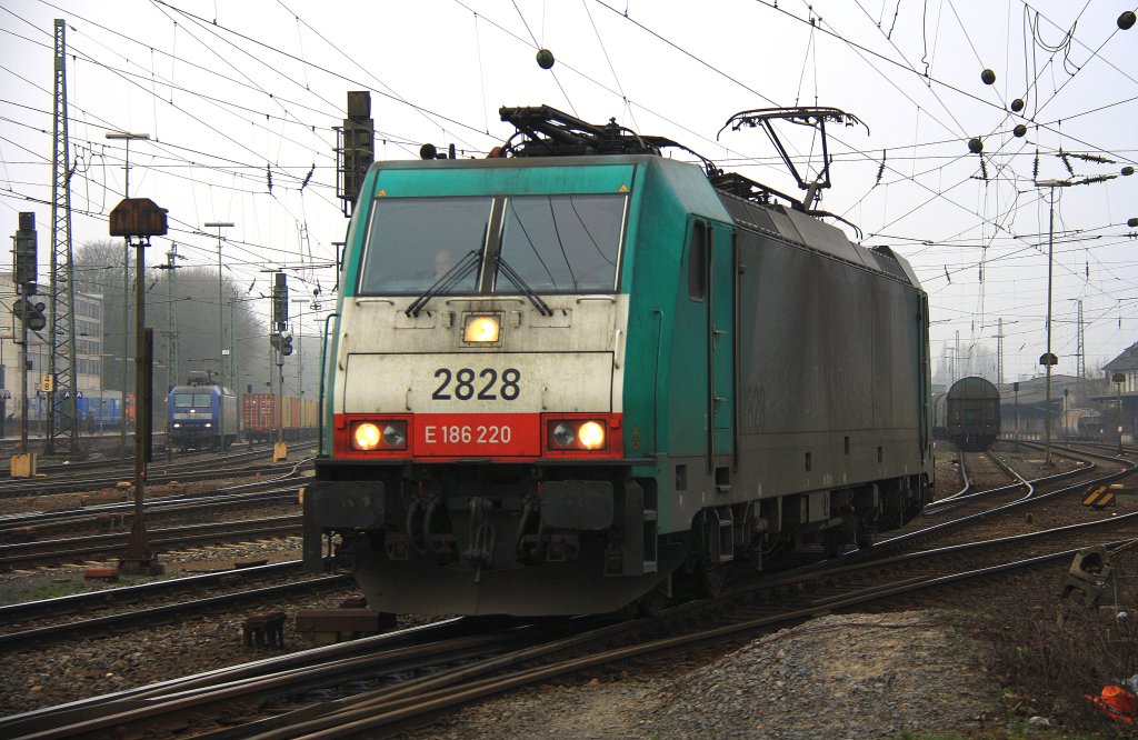 Die Cobra 2828 f�hrt als Lokzug von Aachen-West nach Belgien bei Wolken am 1.3.2012.