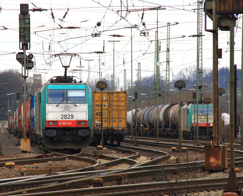 Die Cobra 2829  f�hrt mit einem Containerzug von Aachen-West nach Belgien am 11.3.2012.