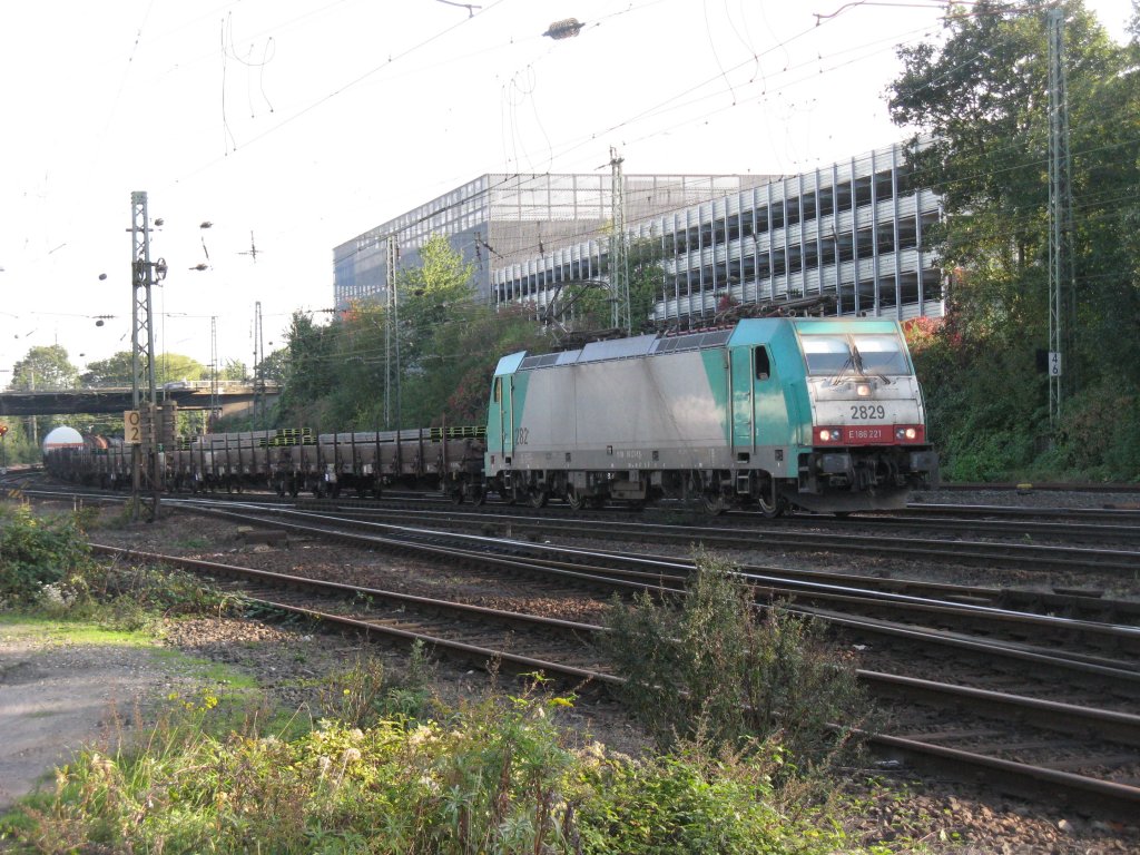 Die Cobra 2829 kommt mit einem gemister G�terzug aus K�ln Gremberg f�hrt in Aachen-West ein 9.10.2010