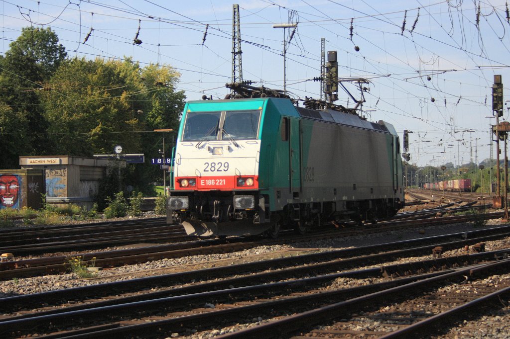 Die Cobra 2829 rangiert in Aachen-West be Sonne.
24.9.2011