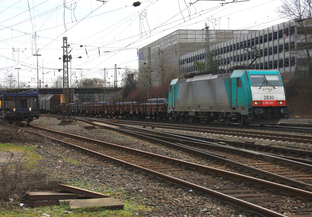 Die Cobra 2830 kommt mit einem gemischten Gterzug aus Belgien und fhrt in Aachen-West ein am 9.3.2012.