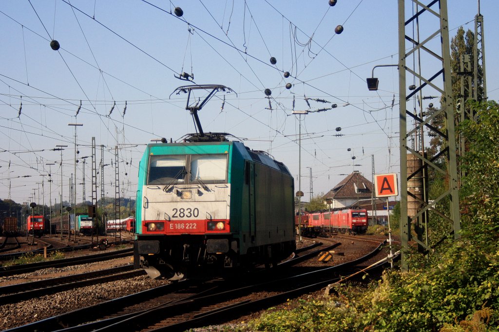 Die Cobra 2830 rangiert in Aachen-West bei Sommerwetter.
1.10.2011