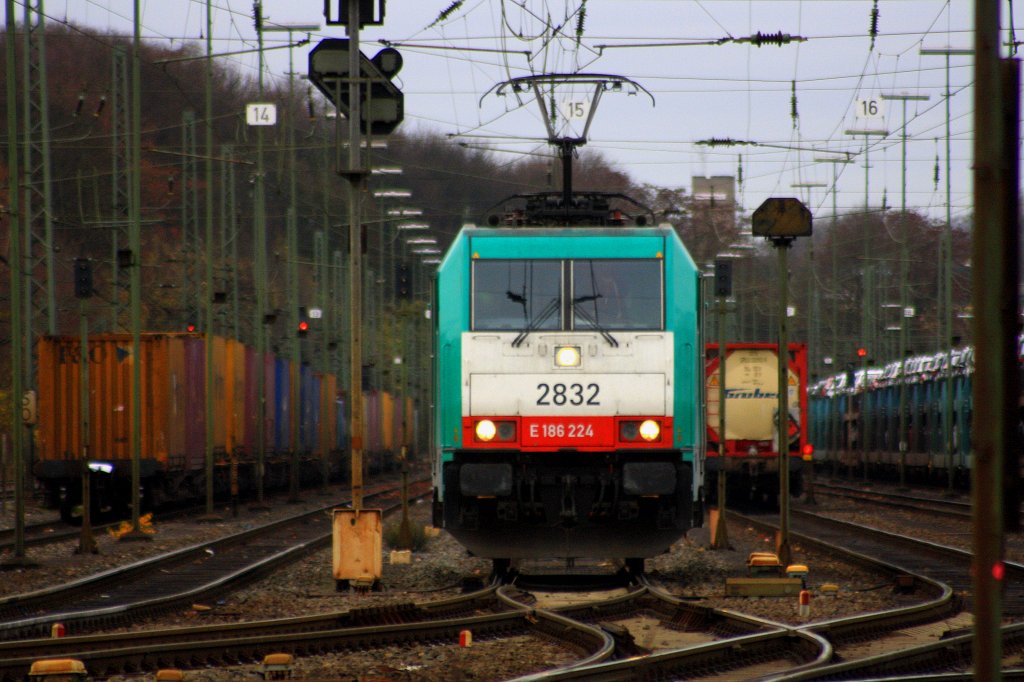 Die Cobra 2832 rangiert in Aachen-West.
4.12.2011