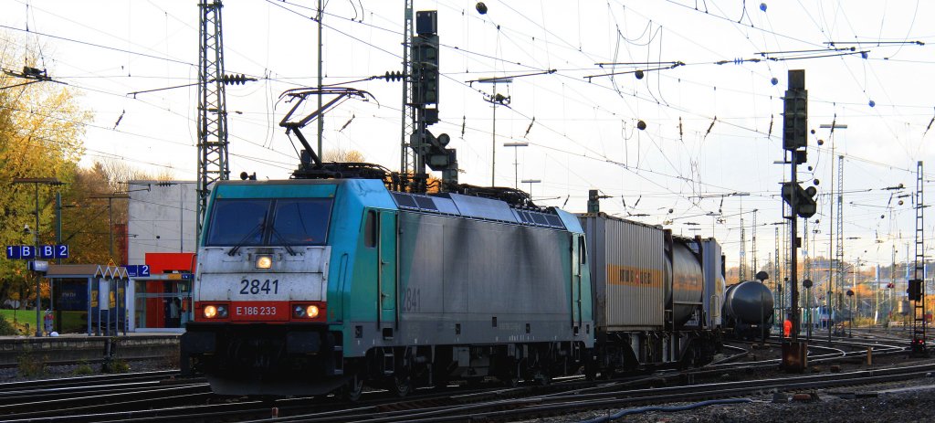 Die Cobra 2841 fhrt mit einem Containerzug aus  Verona(I) nach Antwerpen-Combinant(B) bei der Ausfahrt von Aachen-West und fhrt in Richtung Montzen/Belgien.
Herrliches Novemberwetter am 11.11.2012. 
