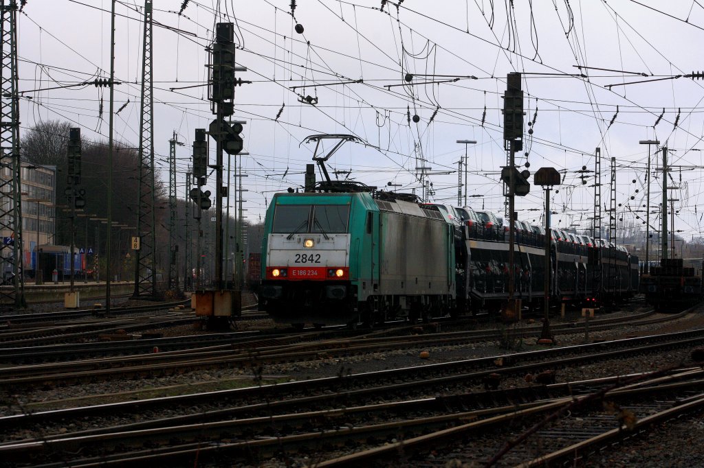Die Cobra 2842 fhrt mit einem gemischtem Gterzug von Aachen-West nach Antwerpen-Noord(B) am 24.12.2011.
