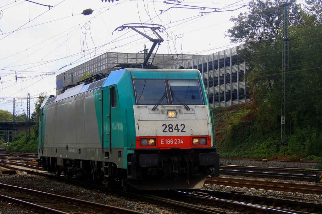 Die Cobra 2842 kommt als Lokzug aus Belgien und fhrt in Aachen-West bei Sonne und Wolken.
8.10.2011