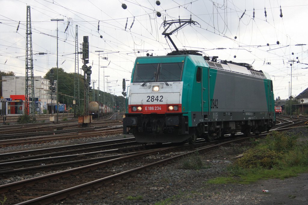 Die Cobra 2842 rangiert in Aachen-West bei Wolken.
18.9.2011