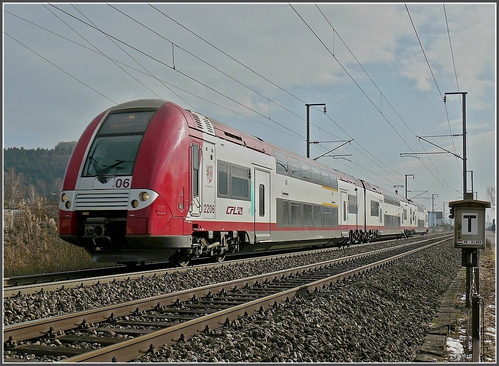 Die Computermaus 2206 befhrt am 18.02.10 die Strecke zwischen Lintgen und Mersch auf ihrer Reise nach Troisvierges. (Hans)