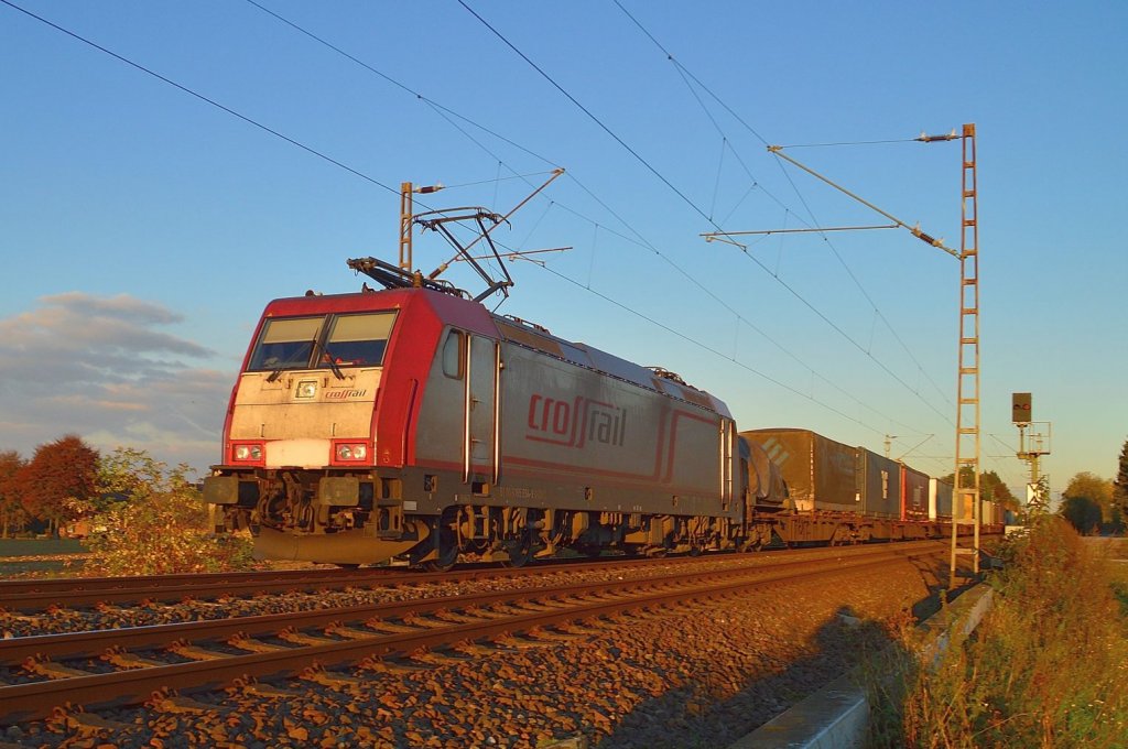 Die Crossrail 185 594-9 ist mit einem Klv bei Gubberath in Richtung Rheydt unterwegs am 27.10.2012