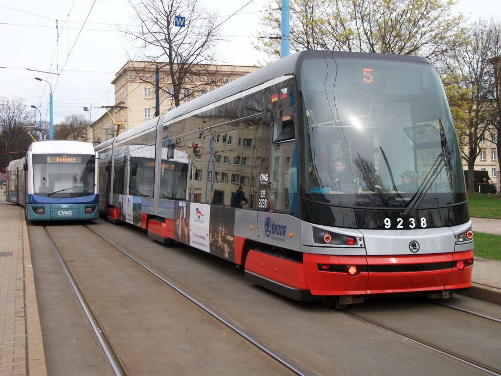 Die CVAG Fahrzeuge 603 + 638 an der Haltestelle Annenstrae am 19.04.2012 in Chemnitz