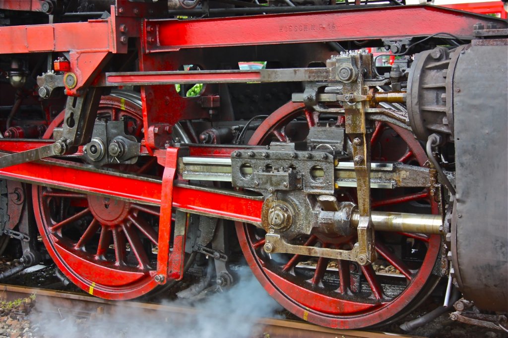 Die Dampflok 50 2740 in Breisach. Mal aus einer anderen Ansicht. (Detailaufnahme). Hier der Antriebsmechanismus.  Die Lok ist einmalig hier, sie ist nur ausgeliehen, da der Rebenbummler mit Kesselschaden in Reparatur ist. 
